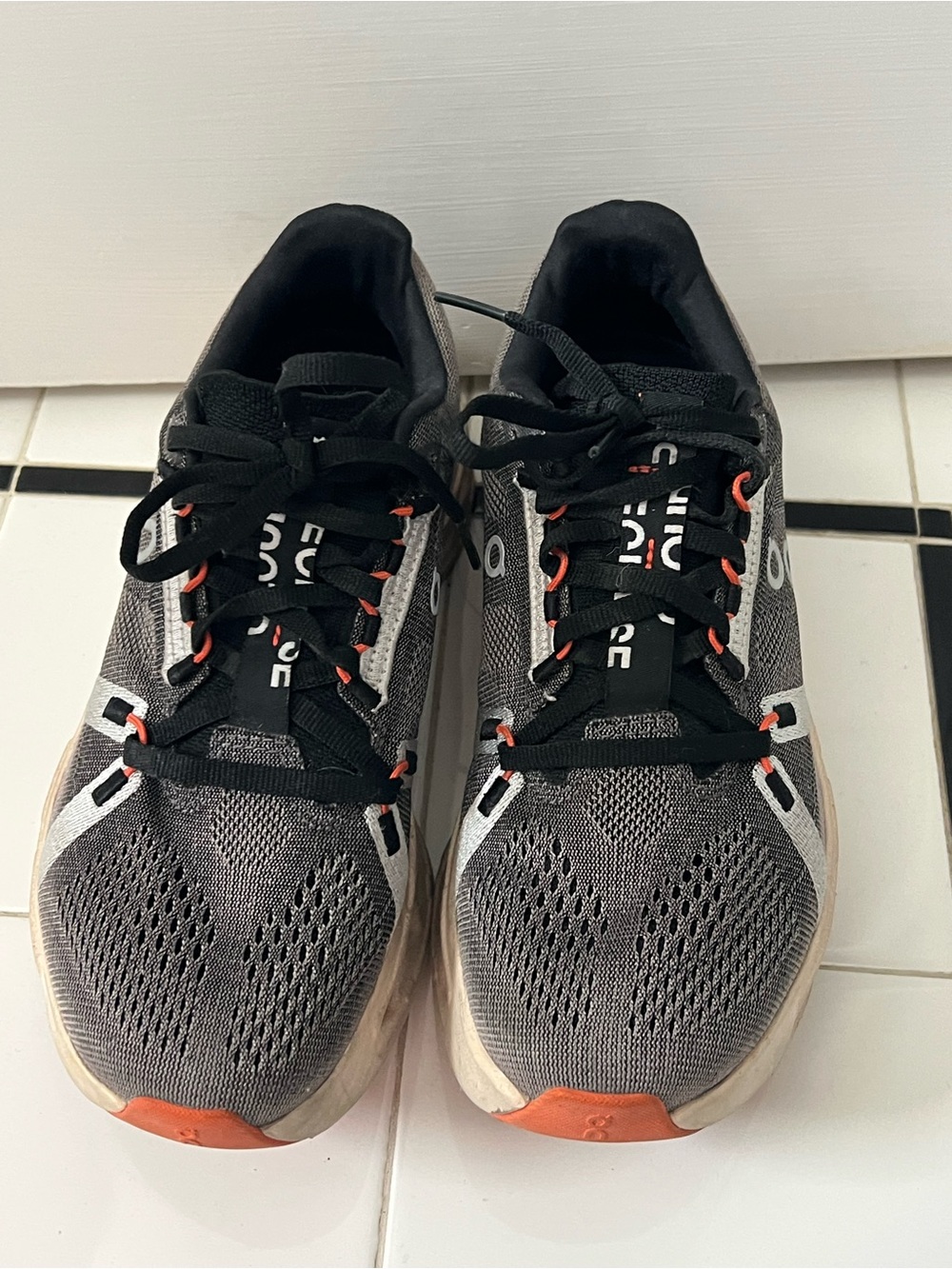 On Women’s Cloudsurfer Next running shoes in Gray and Black